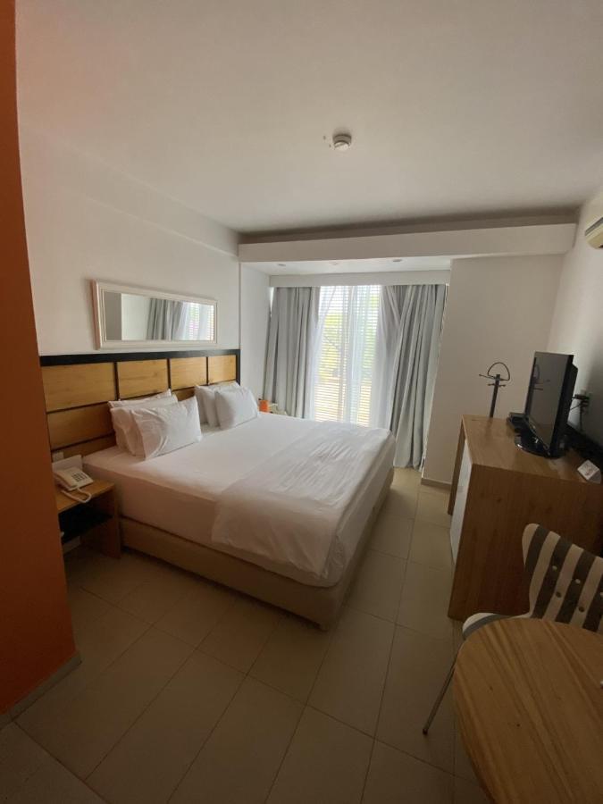 Milord Hotel Энкарнасьон Экстерьер фото
